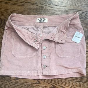 Size 27, Free People corduroy skirt, never worn- tag still on.